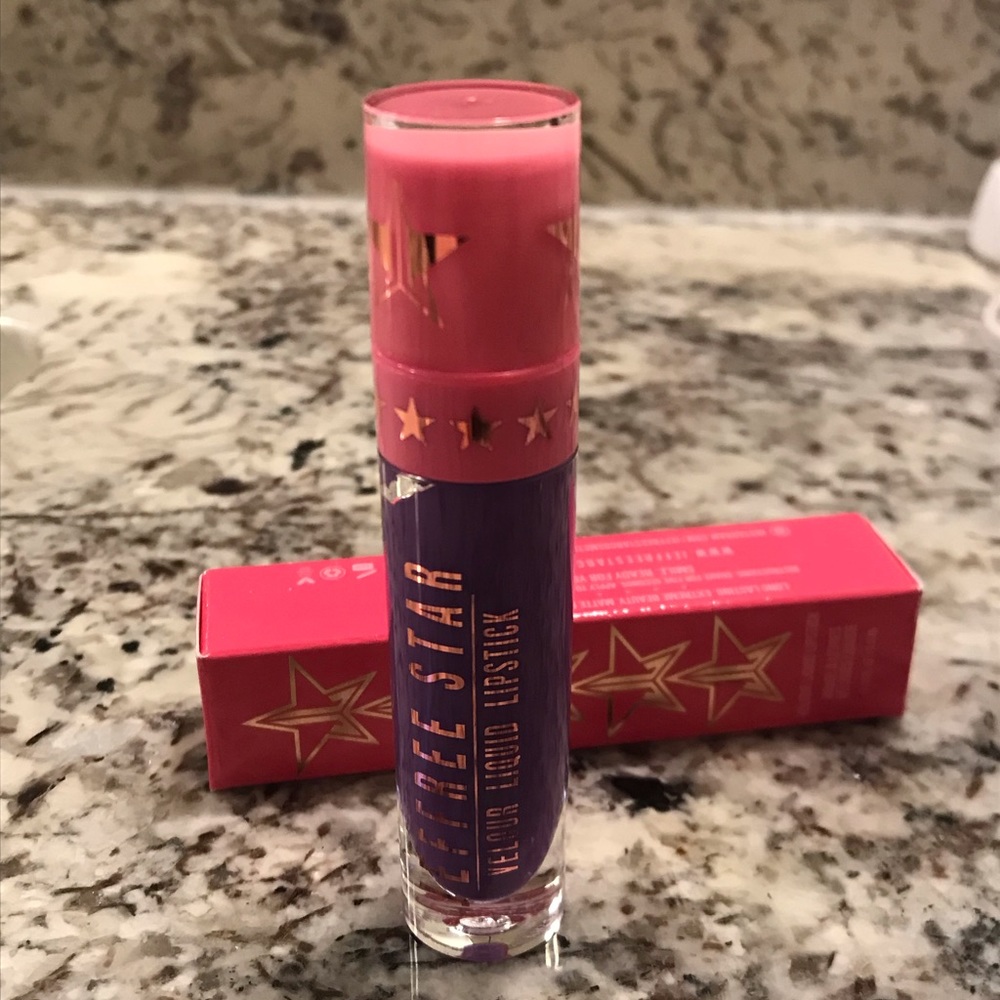 Jeffree Star Velour Liquid Lipstick in I’m Royalty